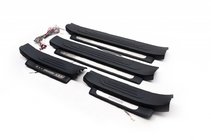 Toyota Land Cruiser Prado 150 2009–2023 Zaščitne letve pragov z osvetlitvijo (črne) fotografija 3