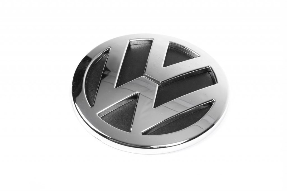 Volkswagen Passat B5 1997–2005 Zadnji emblem (2001-2005, OEM videz) Fotografija 1