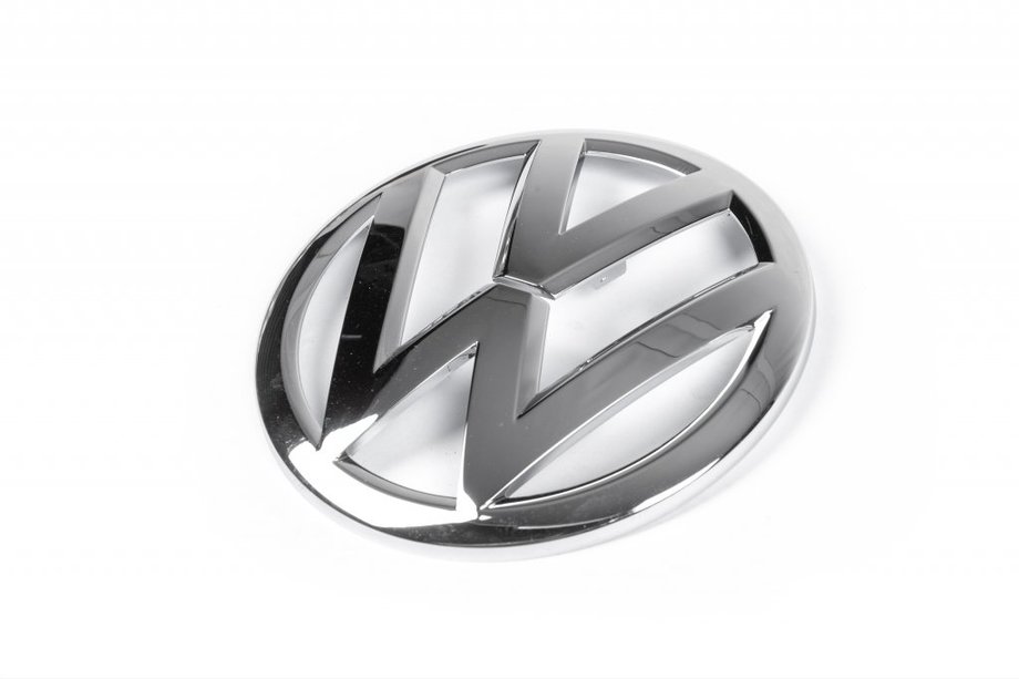 Volkswagen Tiguan 2016–2023 Zadnji emblem (zgornji del, original) Fotografija 1