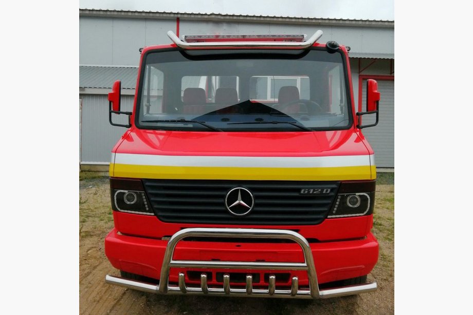 Mercedes T2 (507-814) 1967–1996 Prednji zaščitni lok s stranskimi cevmi (nerjaveče jeklo) Image