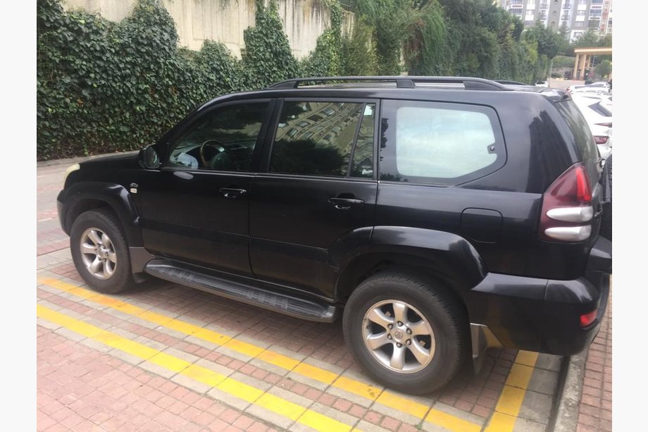 Toyota Land Cruiser Prado 120 2002–2009 Strešne vzdolžne letve Skyport Black (2 kos) Image