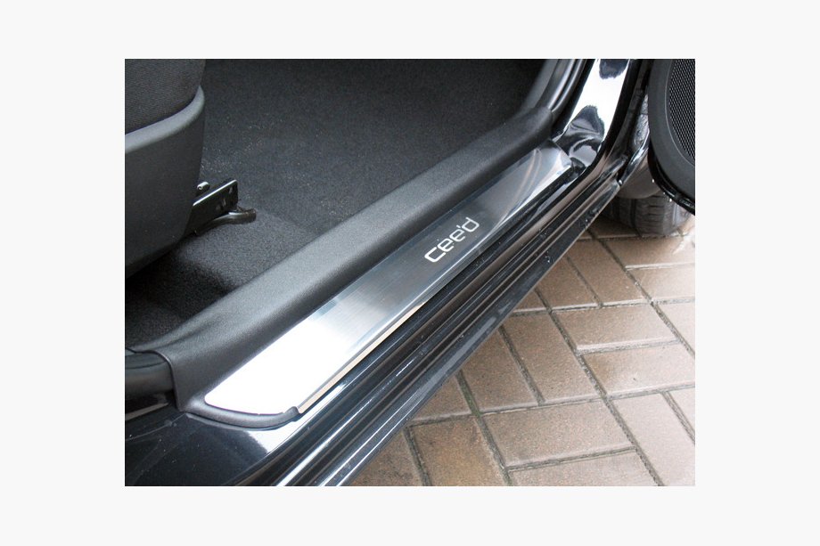 Kia Ceed 2007–2012 Nerjaveče letve pragov Nataniko (4 kosi) Premium - 3M lepilni trak, 0,8 mm Image