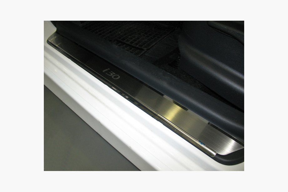 Hyundai I-30 2007–2011 Nerjaveče letve pragov Nataniko (4 kosi) Image