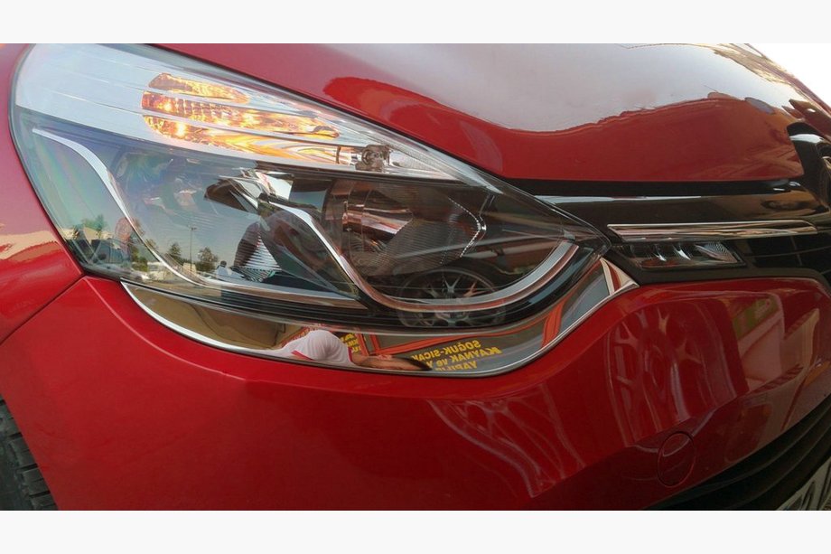 Renault Clio IV 2012–2019 Nerjavni pokrovi za sprednje luči (2 kosa) Image