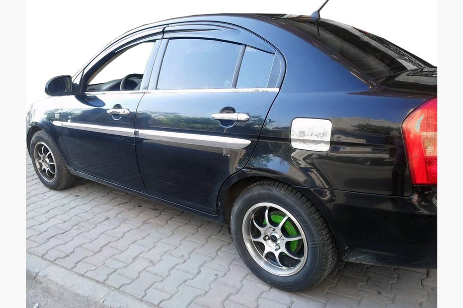 Hyundai Accent 2006–2010 Zunanja okenska obroba (4 kosi, inox) Image