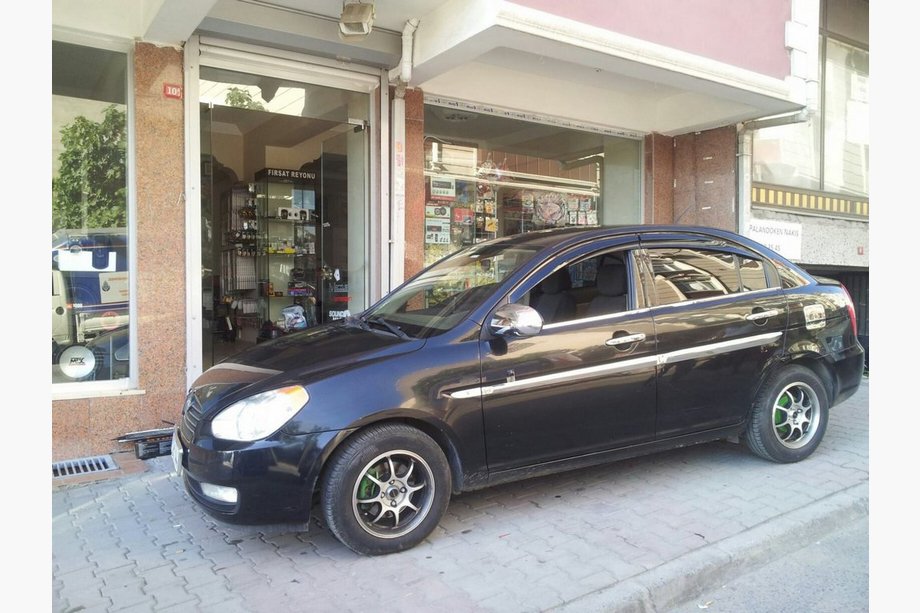 Hyundai Accent 2006–2010 Okrasna letev vrat (4 kosi, nerjaveče jeklo) Fotografija 3