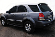 Kia Sorento I BL 2002–2009 Spodnja kromirana obloga stop luči (2 kosa, nerjaveče jeklo) fotografija 1