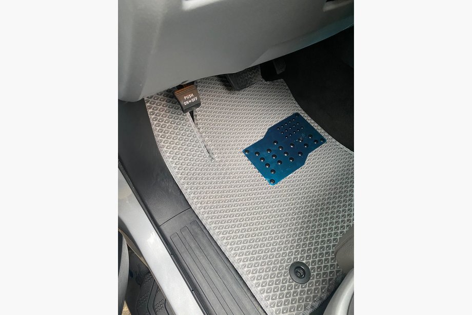 Toyota Sequoia 2007–2022 Poliuretanske talne preproge, 3 vrste (EVA, sive) Image