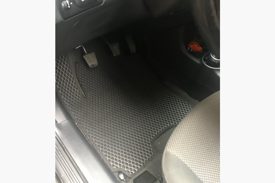 Kia Sportage 2004–2010 EVA avtomobilske preproge (črne) Image