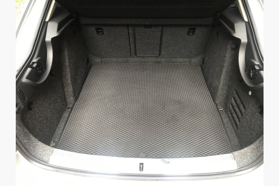 Skoda Superb 2009–2015 Preproga prtljažnika Liftback (EVA, črna) Image