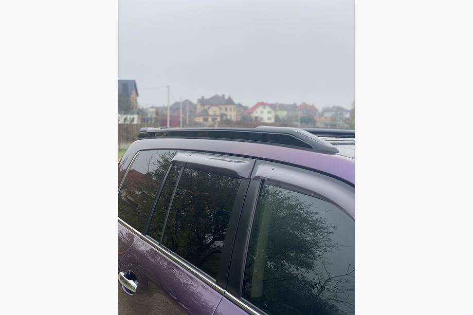 Toyota Land Cruiser 200 2007–2021 Strešni nosilci (relingi) s prečkami, črni (Exclusive, 2 kos) Fotografija 3