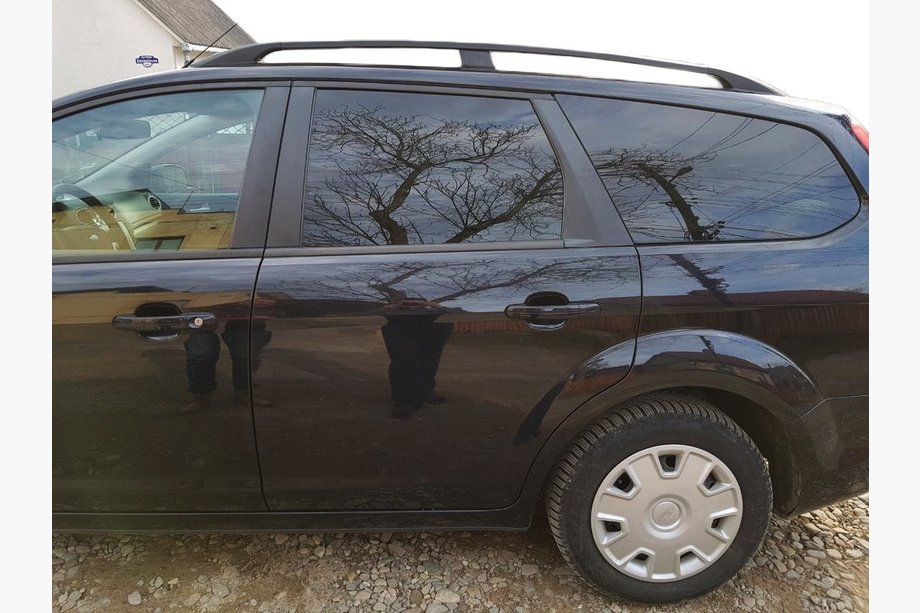 Ford Focus II 2005–2008 Aluminijaste strešne sani (Caravan, črne) Image