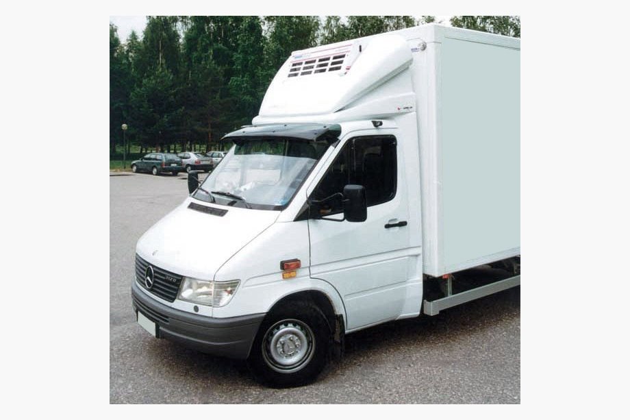 Mercedes Sprinter W901/902/903/904/905 1995–2006 Vizir na vetrobransko steklo (črn sijaj, 5 mm) Fotografija 10