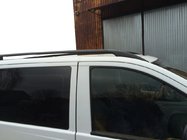 Mercedes Viano 2004–2014 Črni strešni relingi CAN Originalni dizajn (kovinske noge) fotografija 1