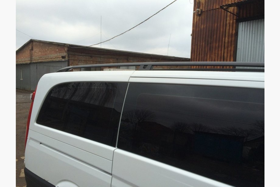 Mercedes Vito W639 2004–2014 Črni strešni relingi CAN Originalni dizajn (kovinske noge) Srednja medosna razdalja (LONG) Fotografija 3