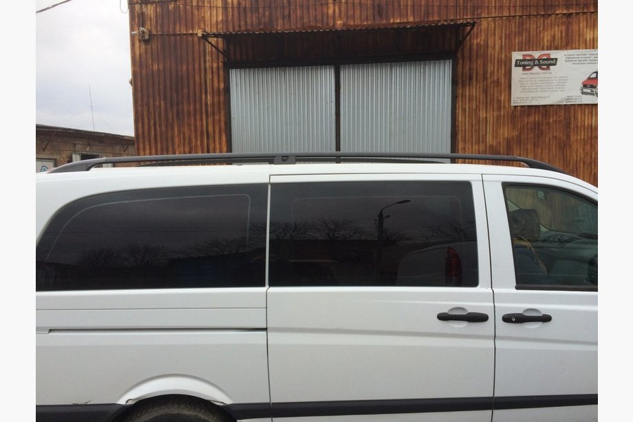 Mercedes Vito W639 2004–2014 Črni strešni relingi CAN Originalni dizajn (kovinske noge) Srednja medosna razdalja (LONG) Fotografija 4