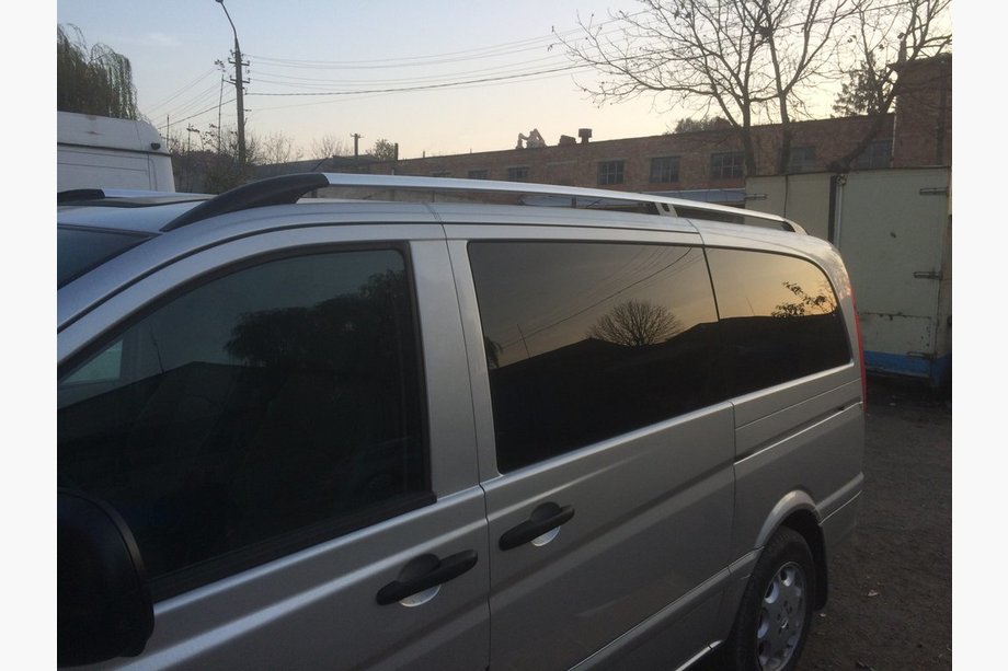 Mercedes Viano 2004–2014 Kromirane strešne letve CAN, originalni dizajn (kovinske noge) Fotografija 3