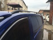 Mercedes Viano 2004–2014 Črne strešne vzdolžne letve ELITE (plastična noga) Kratka medosna razdalja (Short, Compact) fotografija 12