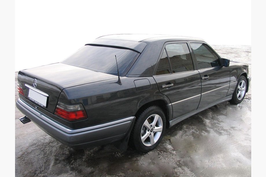 Mercedes E-class W124 1984–1997 Spojler za zadnje steklo (steklena vlakna, za barvanje) Image