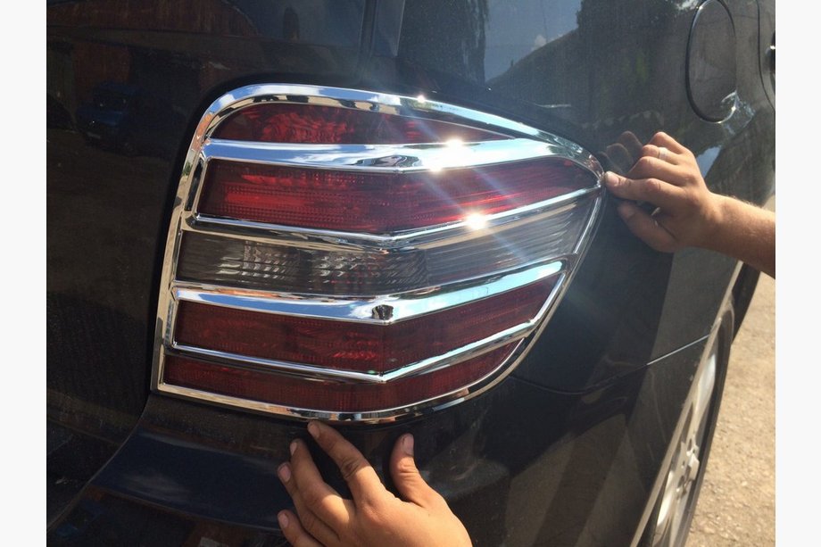 Mercedes ML W164 2005–2011 Kromirani pokrovi zavornih luči (2 kosa, plastika) Image