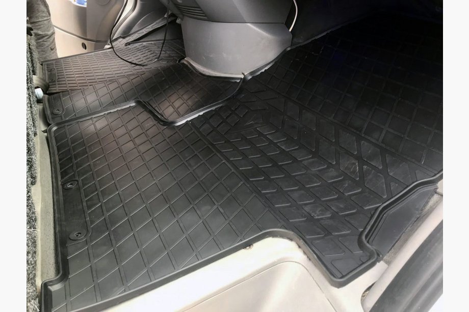 Volkswagen Crafter 2006–2016 Gumijasti tepihi za notranjost (3 kosi, Stingray) Image