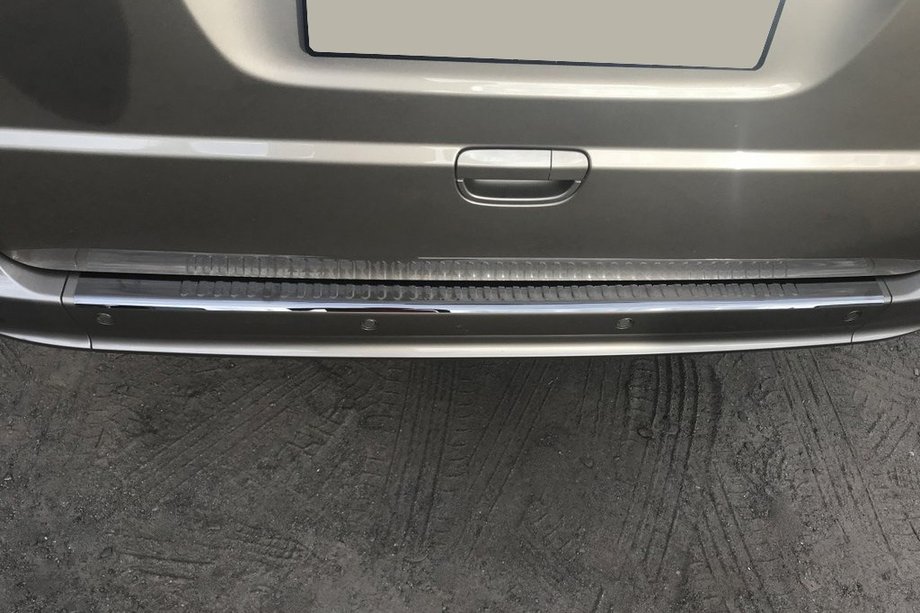 Mercedes Viano 2004–2014 Nerjaveča zaščitna letev zadnjega odbijača Črni krom OmsaLine (nerjavno jeklo) Image