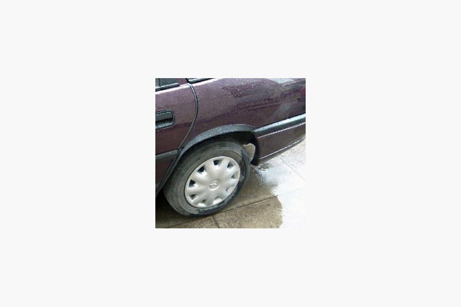 Opel Vectra A 1987–1995 Obrobe kolotekov (4 kosi, črne) Image