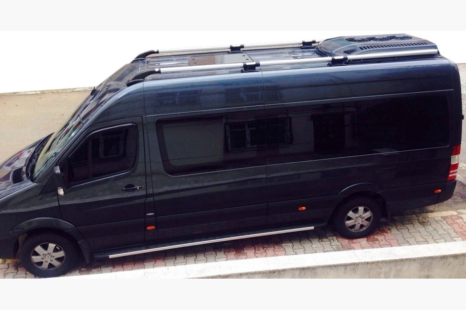 Mercedes Sprinter W906 2006–2018 Strešni relingi Shark (črne nogice) Image