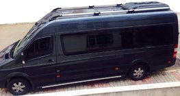 Mercedes Sprinter W906 2006–2018 Strešni relingi Shark (črne nogice) fotografija 1
