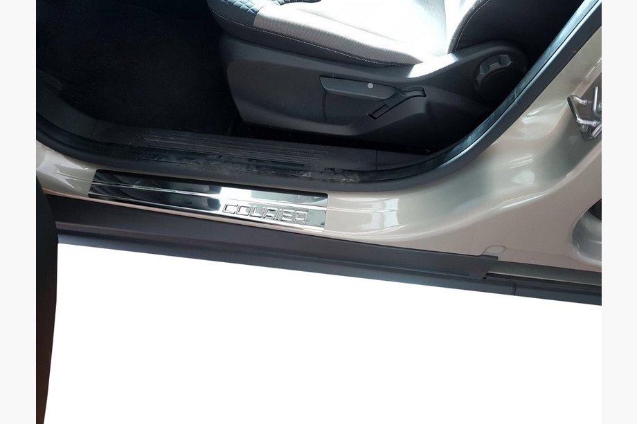 Ford Courier 2014–2023 Zaščitne letve pragov OmsaLine (4 kosi, nerjaveče jeklo) Image