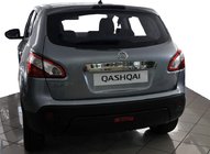Nissan Qashqai 2010–2014 Okrasna letev nad registrsko tablico (nerjaveče jeklo) Brez gumba, OmsaLine – italijansko nerjaveče jeklo fotografija 1