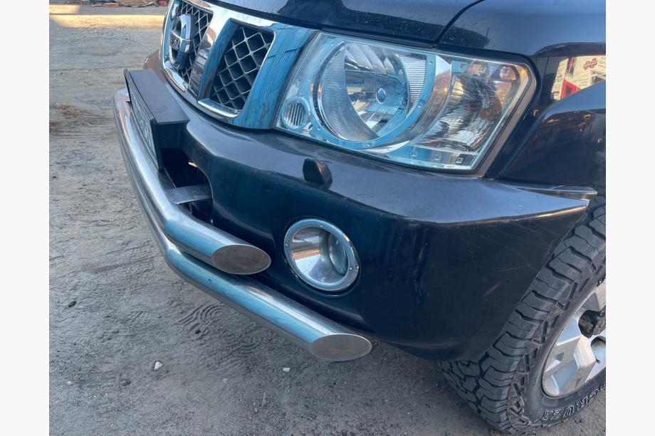Nissan Patrol Y61 1997–2011 Sprednji odbijač kompleten rabljen (2004-2008) Image