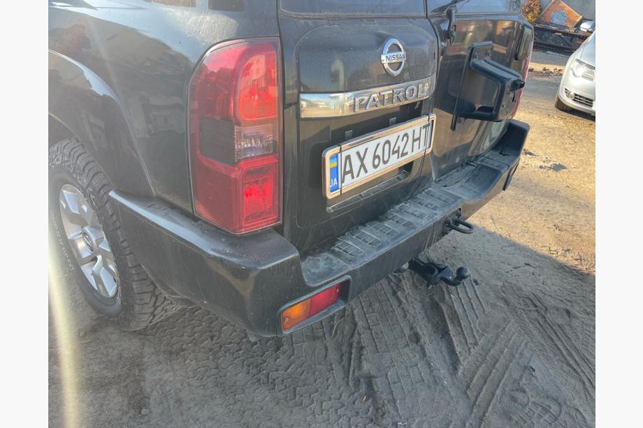 Nissan Patrol Y61 1997–2011 Zadnji odbijač kompleten rabljen (2004-2008) Image