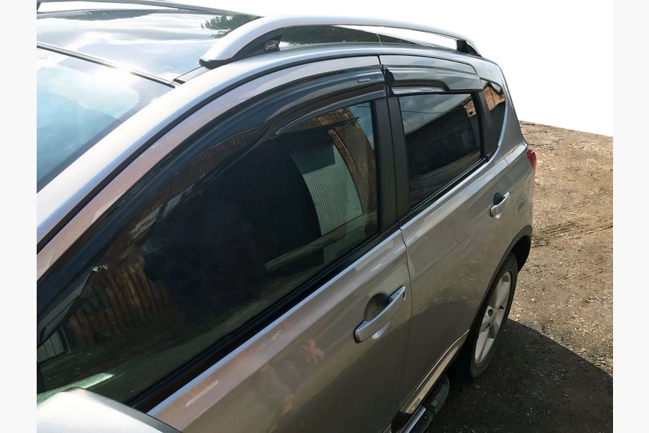 Nissan Qashqai 2010–2014 Vetrni deflektorji za okna (4 kosi, Sport) Image