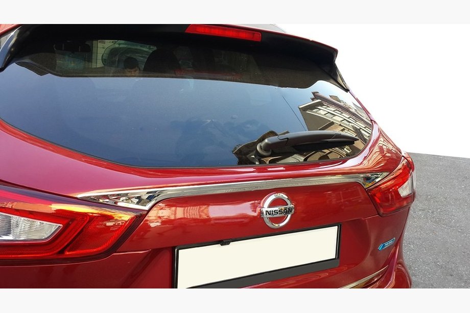 Nissan Qashqai 2014–2021 Okrasna letev nad registrsko tablico (nerjaveče jeklo) OmsaLine - italijansko nerjavno jeklo Image