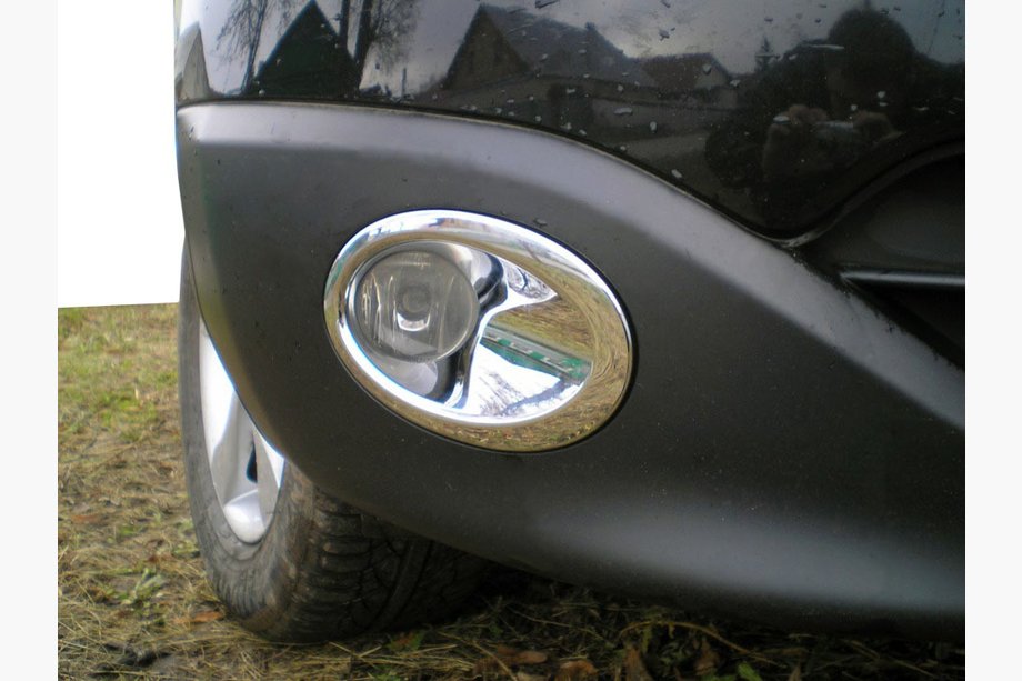 Nissan Qashqai 2007–2010 Okrasni pokrovi meglenk z vdolbino (2 kosa, plastika) Image
