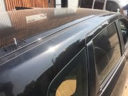 Nissan Qashqai 2010–2014 Črne strešne sani (plastične noge) Kovinske montažne noge fotografija 3