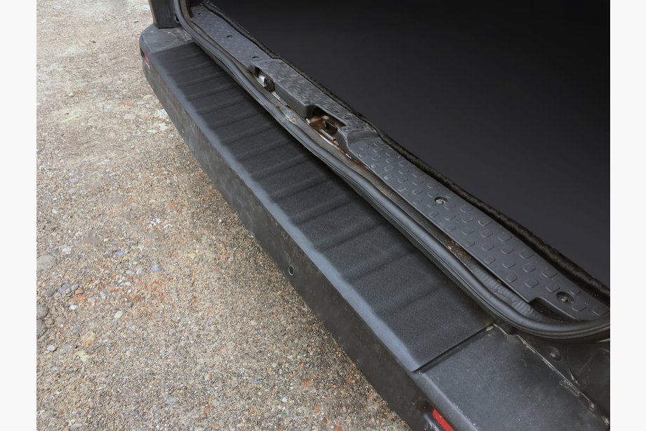 Opel Vivaro 2015–2019 Zaščitna letev zadnjega odbijača DDU (ABS) Image