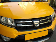Dacia Sandero 2013–2020 Nerjaveči okrasni pokrovi maske, različica 2 (4 kosi) fotografija 1