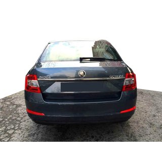 Kromirana letvica nad registrsko tablico (nerjaveče jeklo) Skoda Octavia III A7 2013–2019 fotografija 1