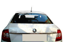 Skoda Rapid 2012–2019 Kromirana letev nad registrsko tablico Tit-design (nerjavno jeklo) fotografija 1