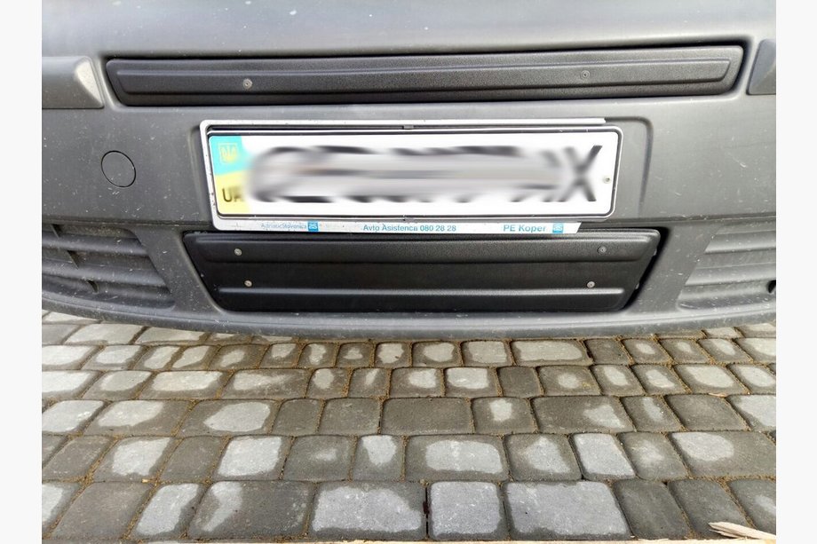 Opel Vivaro 2001–2015 Zimski spodnji pokrov (pod registrsko tablico) Mat, 2001-2007 Fotografija 2