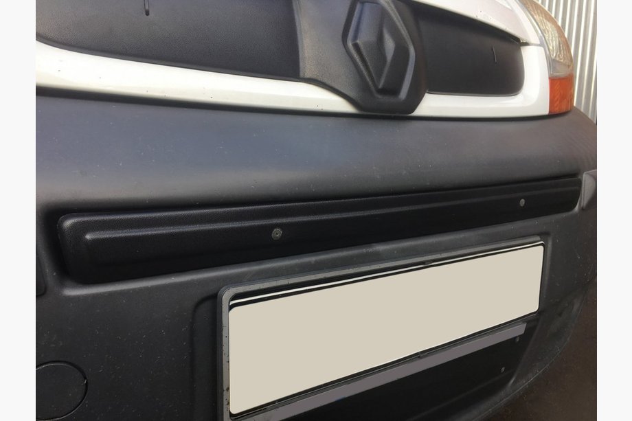 Opel Vivaro 2001–2015 Srednja zimska obloga (nad registrsko tablico) Mat, 2001-2007 Image