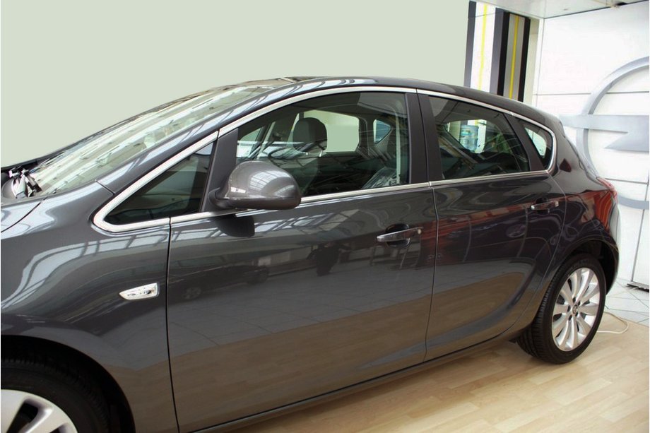 Opel Astra J 2009–2015 Kompletna obroba oken (HB, 12 kos, nerjavno jeklo) Fotografija 1
