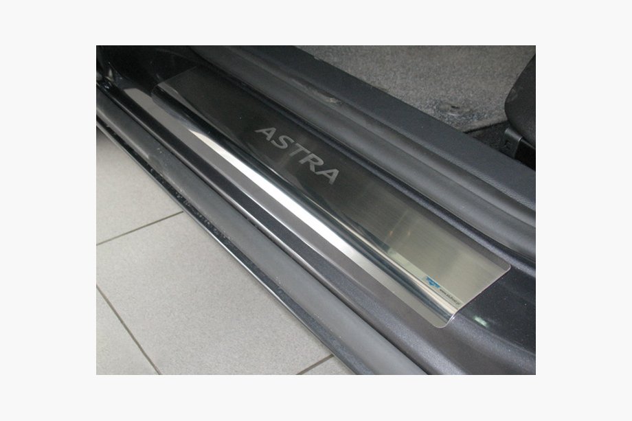 Opel Astra J 2009–2015 Nerjaveče letve pragov Nataniko (4 kosi) Image