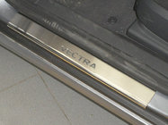 Opel Vectra C 2002–2008 Nerjaveče letve pragov Nataniko (4 kosi) Standard – lepilni trak Lohmann, 0,5 mm fotografija 1