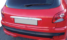Peugeot 206 1998–2024 Letvica nad registrsko tablico (2004↗, ABS) fotografija 2