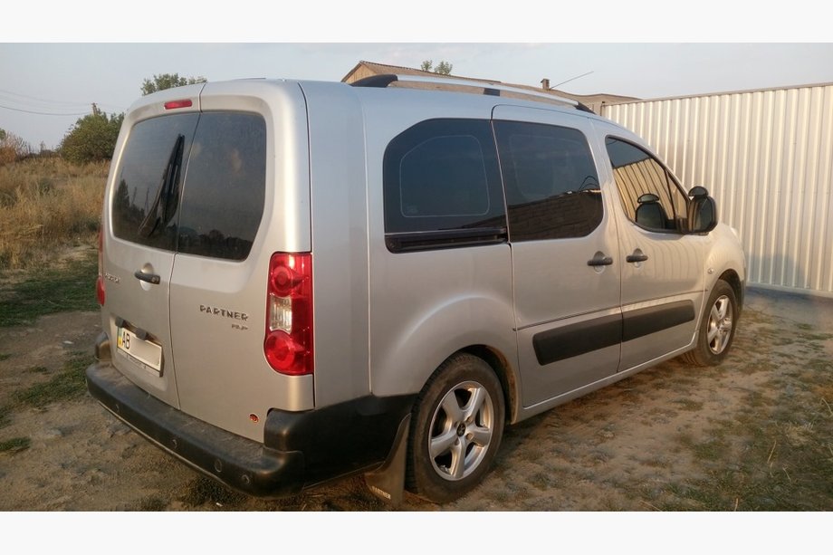 Citroen Berlingo 2008–2018 Kromirane strešne letve S plastičnimi nogami Fotografija 4