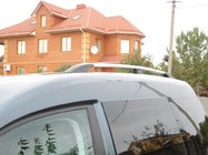 Volkswagen Caddy 2010–2015 Kromirane strešne vzdolžne letve fotografija 2