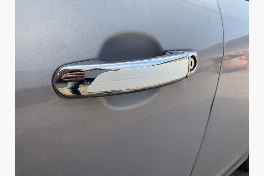Ford Focus II 2005–2008 Kromirani pokrovi kljuk z belo črto (4 kosi, ABS) Fotografija 3